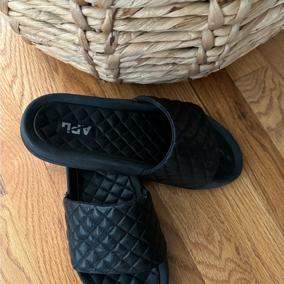 APL LUSSO SLIDES - Picture 6 of 11